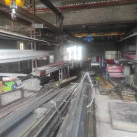 کارگر با گواهینامه برای کار در اهن فروشی