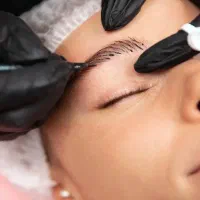 مدل برای میکروبلیدینگ ابرو