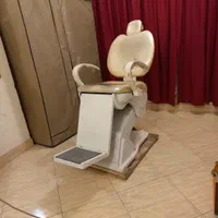 صندلی کرم و صندلی قرمز خارجی