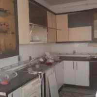 نصب بر چسب کابینت و کمددیواری و درهای چوبی