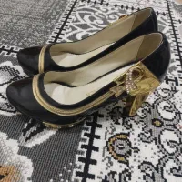 کفش|کیف، کفش، کمربند|گتوند, |دیوار