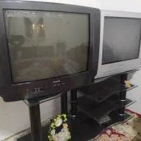 دو عدد تلویزیون قدیمی