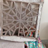 یک عدد پنجره چوبی