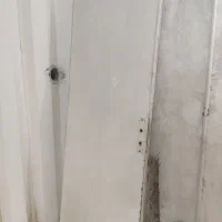 در به همراه چارچوب فلزی سالم