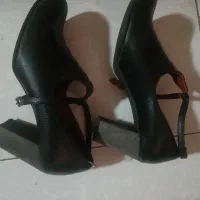 یک جفت کفش چرم سایز ۳۹