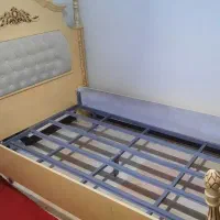 تخت ودراور نوجوان