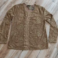 تعدادی لباس نو و مجلسی|لباس|میانه, |دیوار