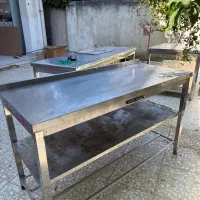 سه عدد میز کار استیل در حد نو دارای طبقه وسط