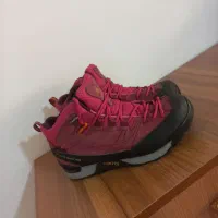 دو عدد کفش کوهنوردی و نیم بت هامتو