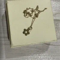 گوشواره و گردنبد طلا