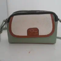 کیف|کیف، کفش، کمربند|میانه, |دیوار