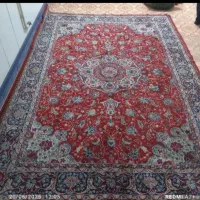 یک عدد فرش کمی نیاز به شستشو داره