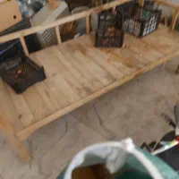 تخت چوبی بزرگ