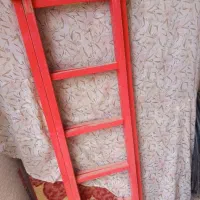 دو عدد نردبان روی هم ک ب صورت هشتی و روی هم هست