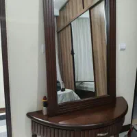 یک عدد آینه کنسول بسیار سالم تمیز