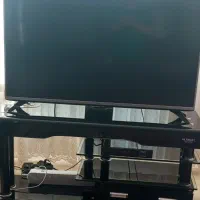 یک عدد میز شیشه ی تمیز به فروش میرسد