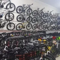 دوچرخه  با باربند مخصوص .و روکش ضدآب