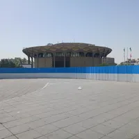 ۴۵ متر بر خیابان غرق نور