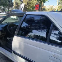 نصب شیشه دودی در محل