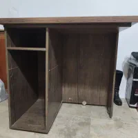 میز کامپیوتر خیلی نو بدون ذره ای خط و خش.نوی نو.