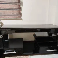 میز تلویزیون شیشه ای در حد نو