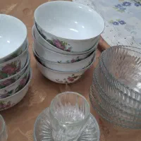 مقداری ظروف اشپرخانه