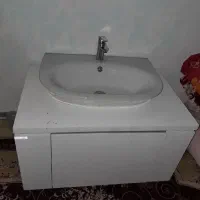 روشویی در حد با شیر