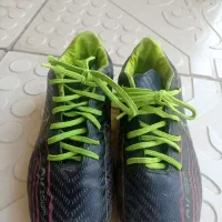 دو کفش یکی برای سالن یکی برای چمن