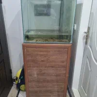 اکواریوم همراه با پایه فلزی