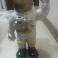 مجسمه‌فضا‌نورد‌