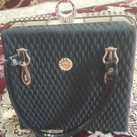 تعدادی مانتو و کیف و کفش