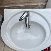 روشویی تمیز در حد نو|لوازم سرویس بهداشتی|کیش, |دیوار