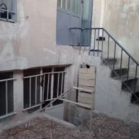 ویلایی دوطبقه قدیمی سازسندداردرانتهای کوچه یک متری