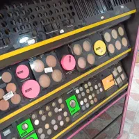 استند محصولات آرایشی|آرایشی، بهداشتی، درمانی|شیراز, پارک آزادی|دیوار