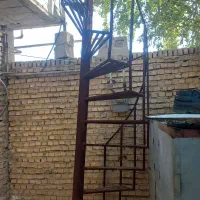 پله گرد و دکه فلال