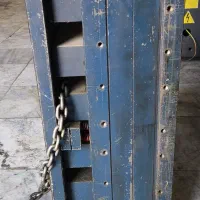 دستگاه تزریق پلاستیک و قالب بست کمر بندی