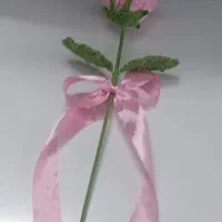 شاخه گل رز بافتنی