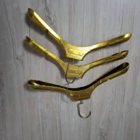 آویز طلایی مطابق عکس در حد خیلی نو سالم
