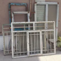 درو پنجره آهنی در حد نو