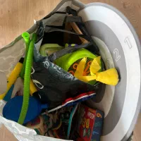 لباس و کاپشن و اسباب بازی