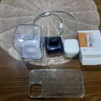 یک عدد شارژر و آداپتور