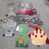 استند چوبی و لمینت مک کویین و حیوانات