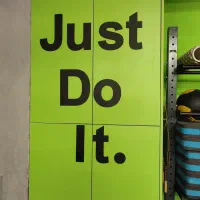 رزوشن باشگاه بدنسازی