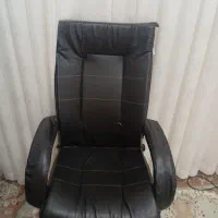 صندلی چرم اداری بسیار سالم و نو و راحت