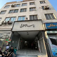 مغازه-زیرپل-چوبی-نبش-خیابان-حقوقی-ملکیت