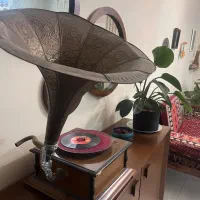 گرامافون هندلی قدیمی شیپور برنجی|کلکسیون اشیاء عتیقه|ساری, |دیوار
