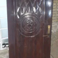 درب اتاقی به همراه فریم