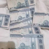 تعدادی اسکناس قدیمی