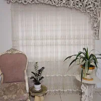 پرده به همراه کتیبه و میل پرده