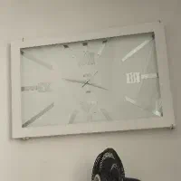 ساعت دیواری بزرگ چوبی